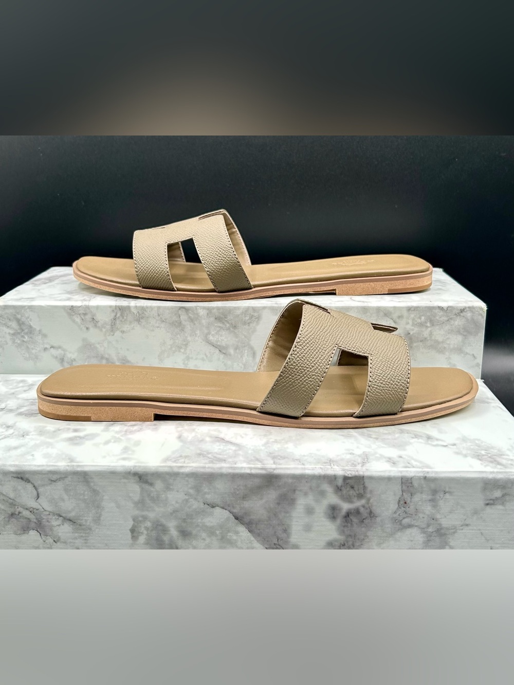 Flat Sandals in Green Olive. EU size 40